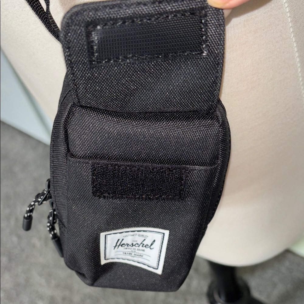 Herschel Supply Company Black adjustable strap Crossbody Bag - Picture 7 of 11